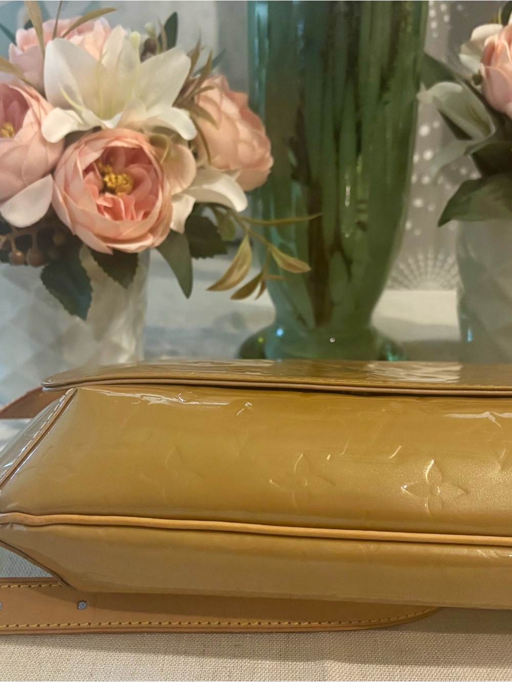 Make me an offer!! Authentic LV Vernis Beige Thompson in EUC!!! - Picture 3 of 12